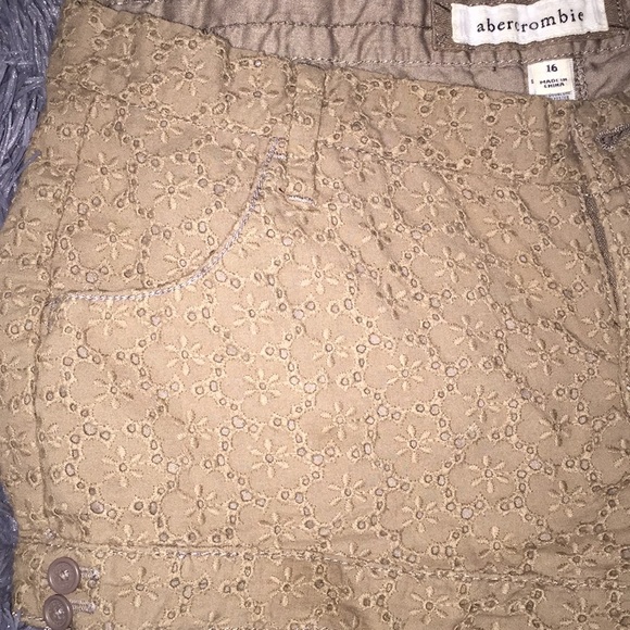 Shorts - Picture 2 of 5